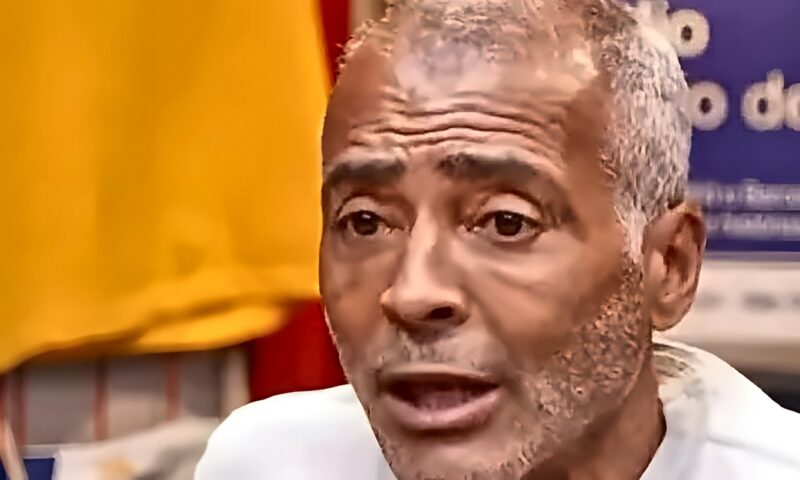 أسطورة البرازيل يدافع عن رونالدو