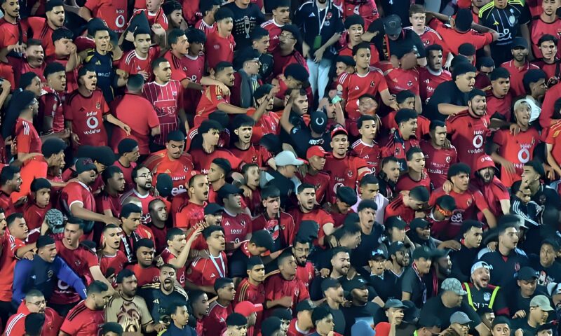 جمهور الأهلي والزمالك يهتفون لأبطال نصر أكتوبر في القمة 133