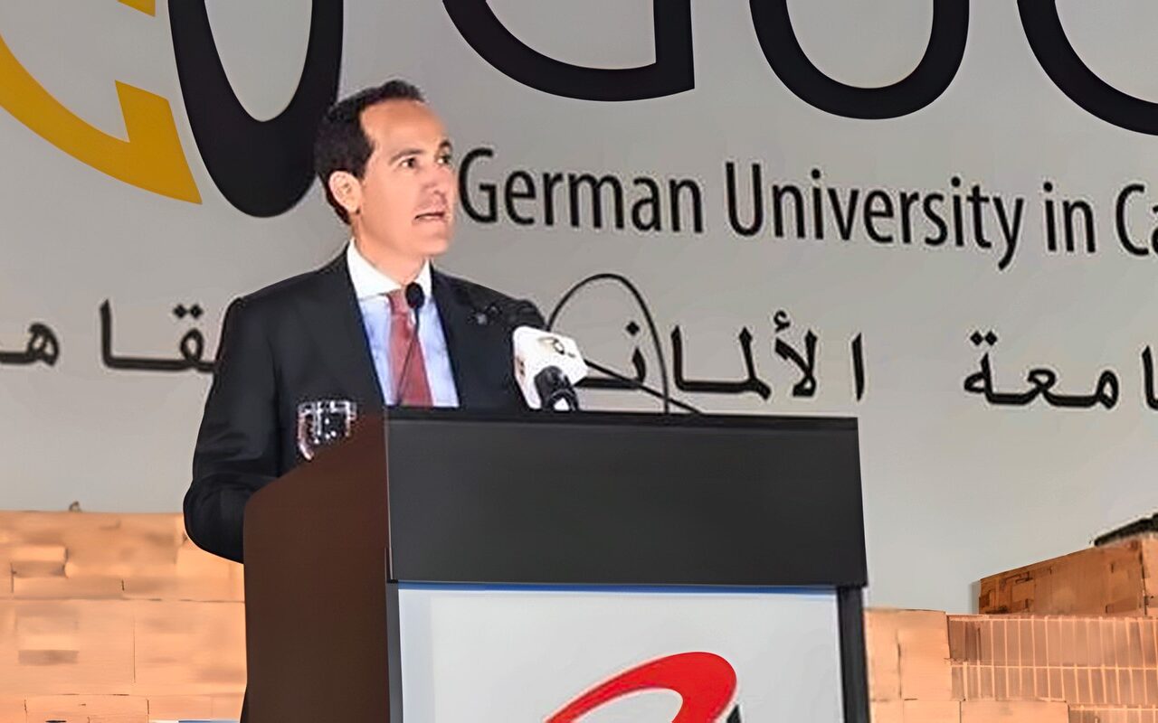 الرئيس التنفيذي لهيئة الاستثمار يشارك في حفل تخرج دفعة جديدة من الجامعة الألمانية