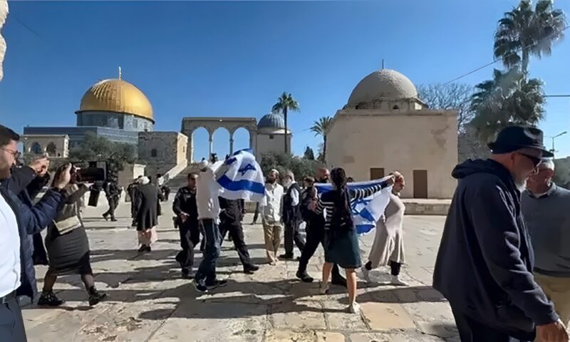 استهداف إسرائيلي للأماكن الدينية في الضفة ومخططات ممنهجة للتهجير القسري.. ماذا تقول الأرقام؟
