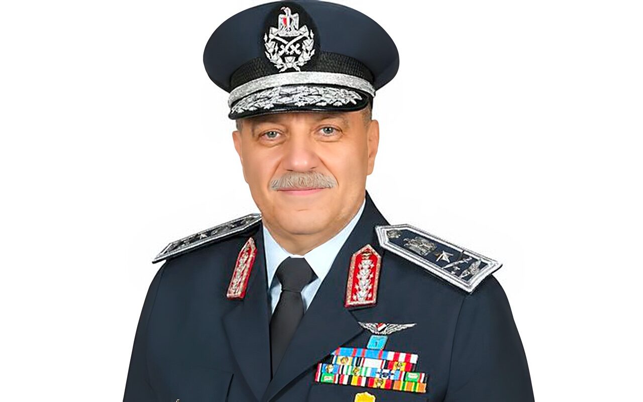 قائد القوات الجوية: معرض العلمين الدولي فرصة للتواصل بين الأجيال في مجال الطيران والفضاء
