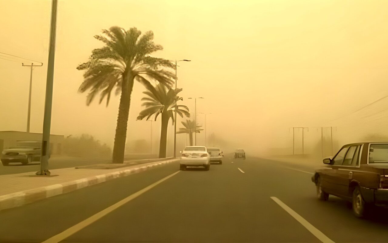انخفاض الرؤية لأقل من 1000 متر، الأرصاد تحذر من رياح مثيرة للأتربة وأمطار رعدية غدًا