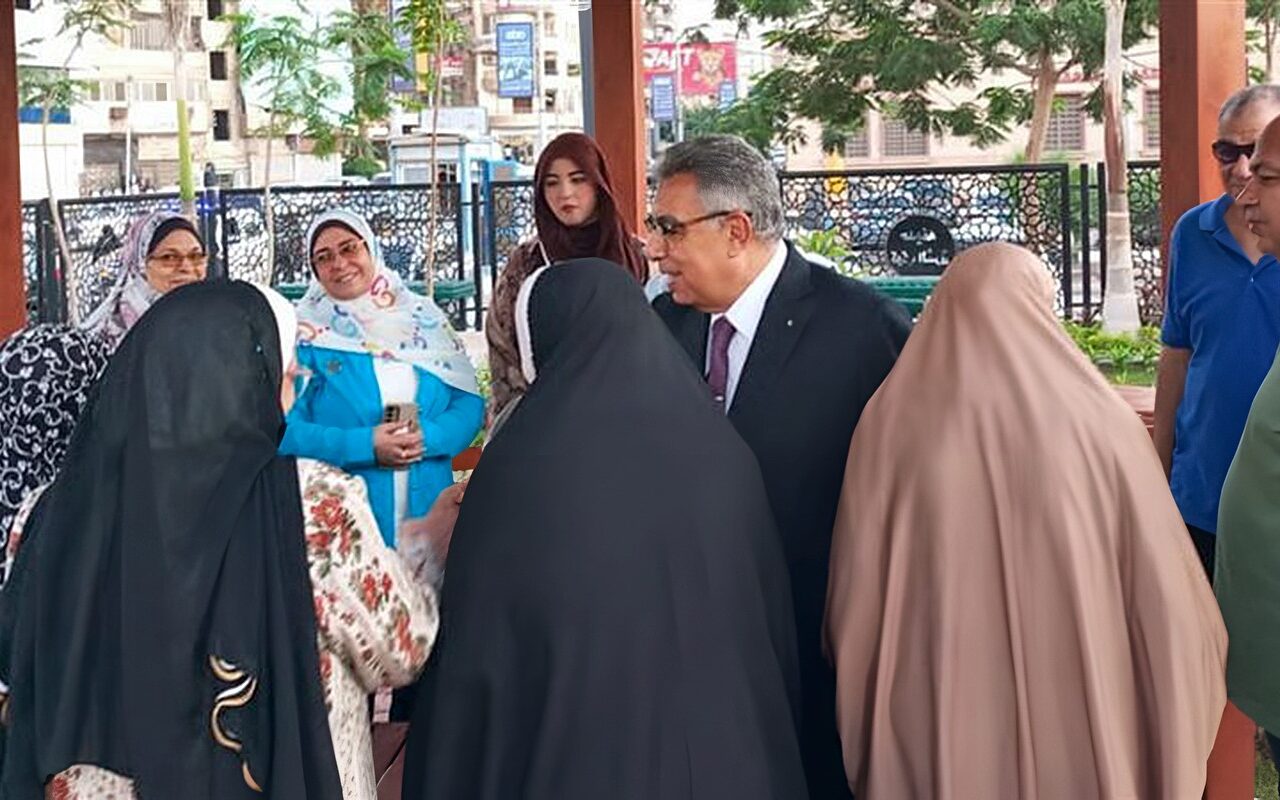 محافظ الدقهلية يشارك كبار السن يوما ترفيهيا بحديقة كوكب الشرق