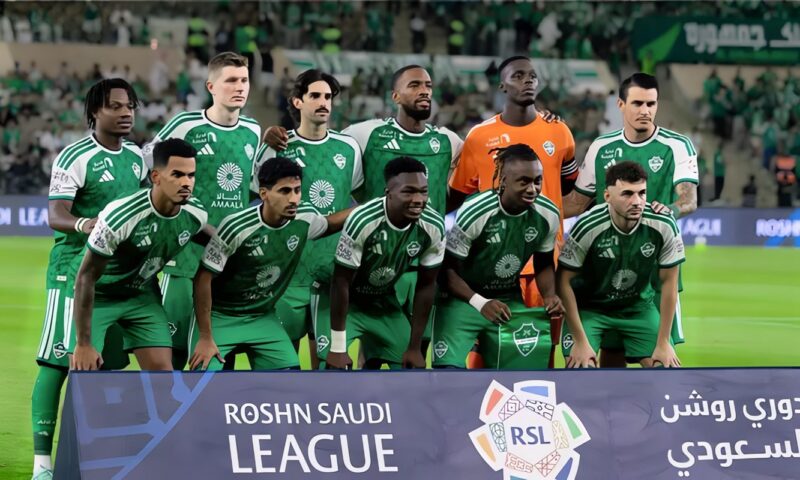 الأهلي السعودي يتقدم على الخليج بهدف إيفان توني في الشوط الأول