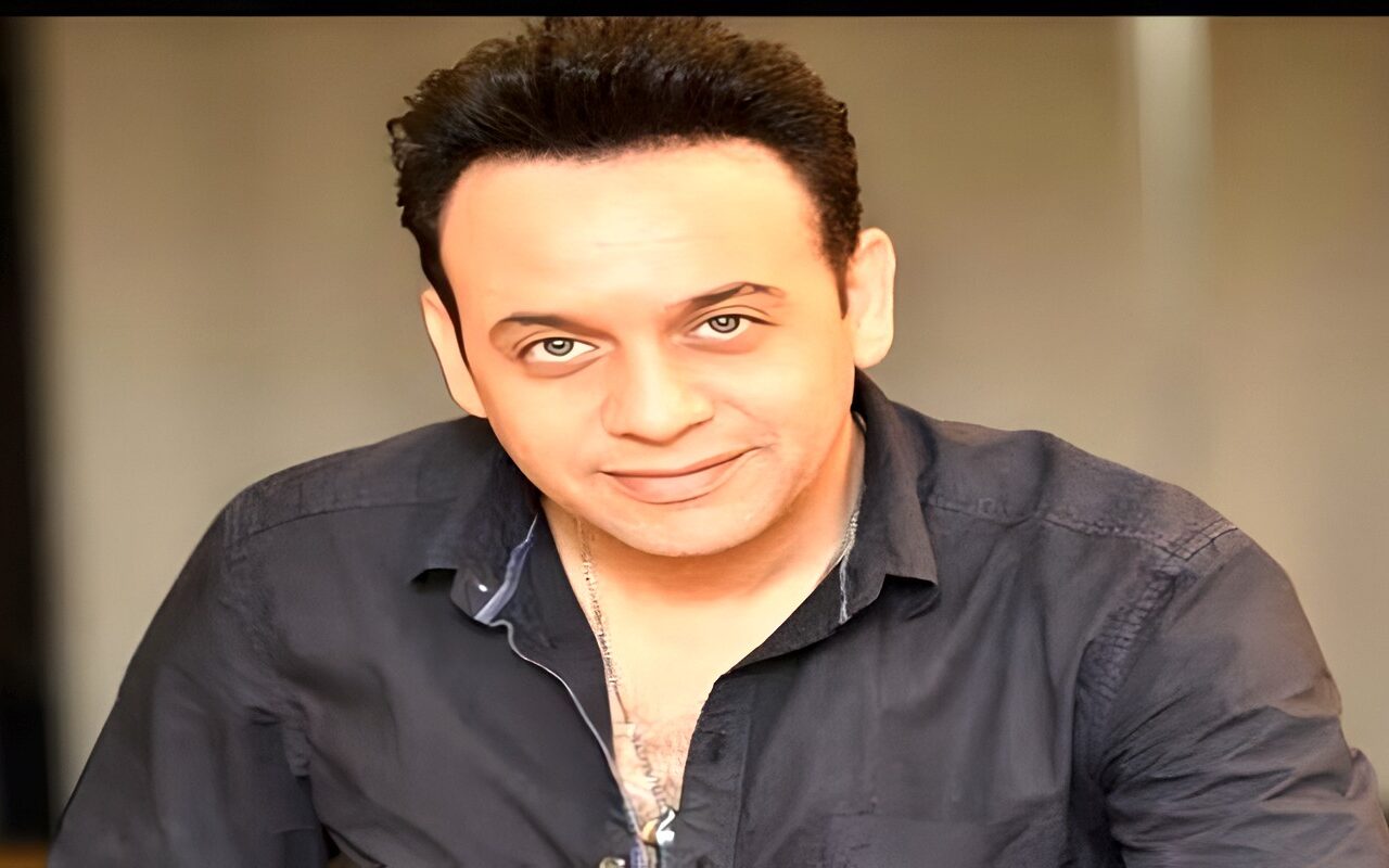 أطيب قلب.. مصطفى قمر ينعى زوج شقيقته