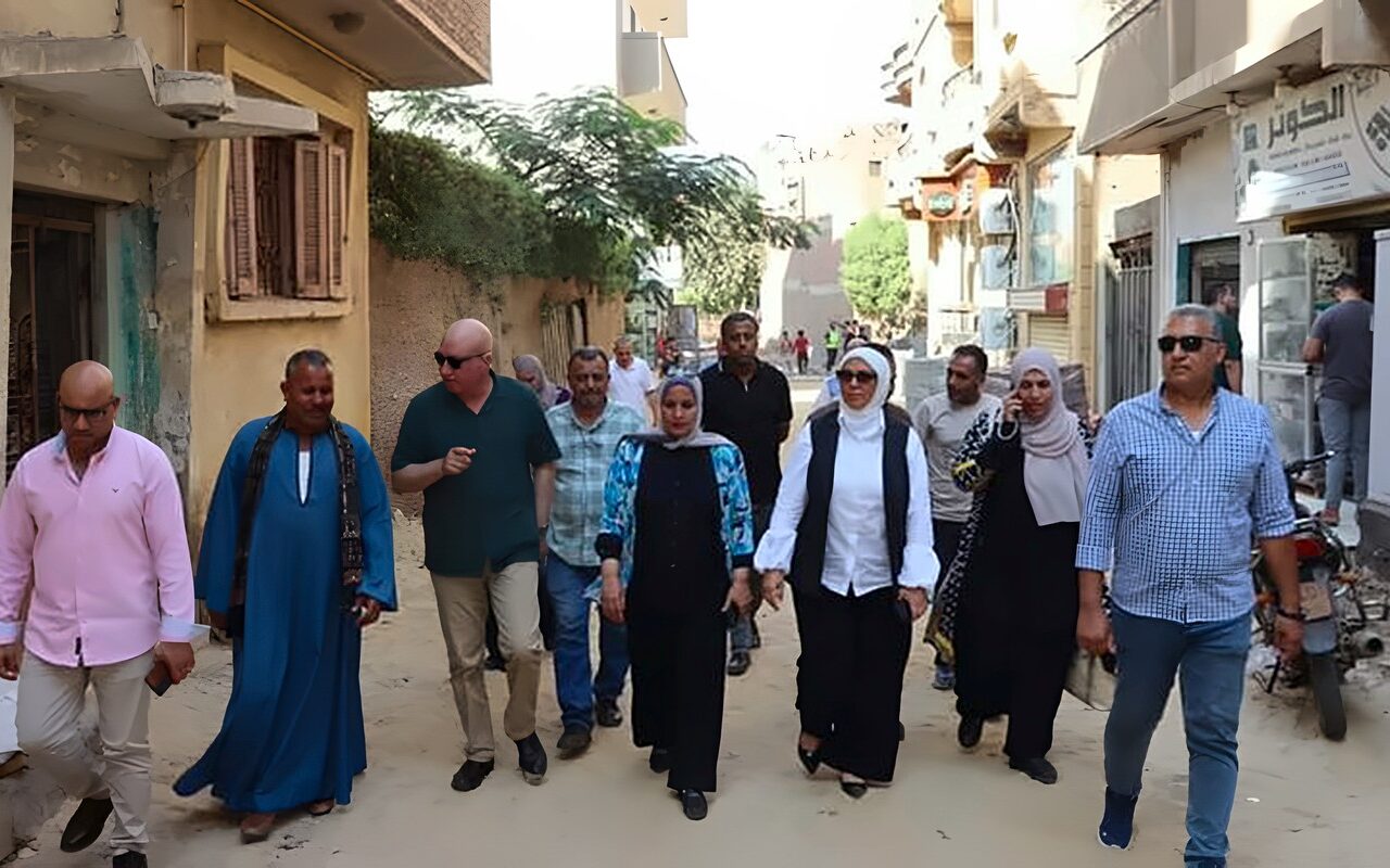 سكرتير عام القليوبية تتابع مشروعات الخطة الاستثمارية والرصف والإنارة بكفر شكر
