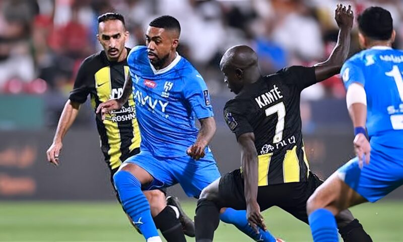 الصراع على الصدارة.. موعد قمة الاتحاد والهلال بالدوري السعودي