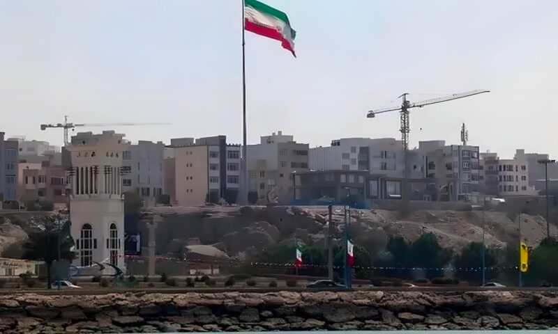 وكالة إيرانية: سماع دوي انفجار قادم من جهة البحر في جزيرة قشم