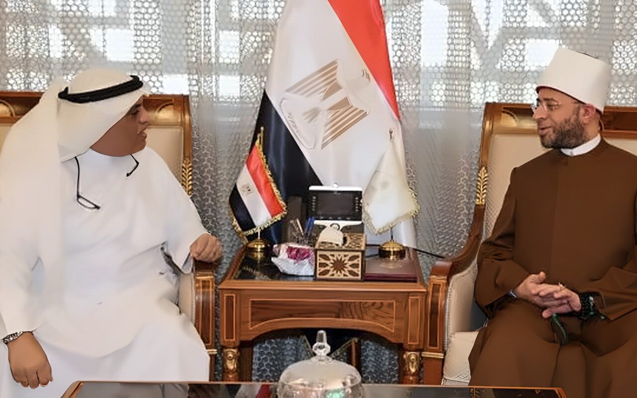 وزير الأوقاف يبحث مع المكتب الكويتي للمشروعات الخيرية تعزيز التعاون المشترك