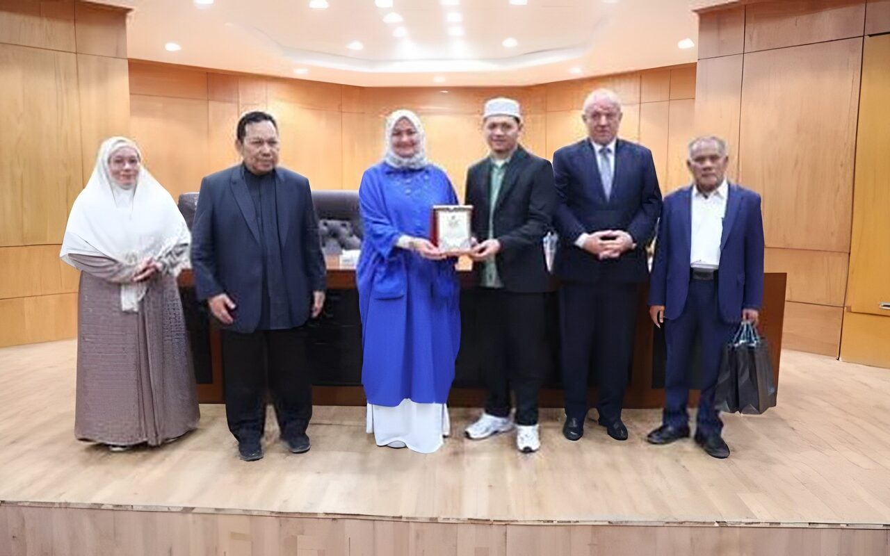 نهلة الصعيدي تستقبل طلاب كلنتان الماليزية في برنامج للتعريف بالأزهر