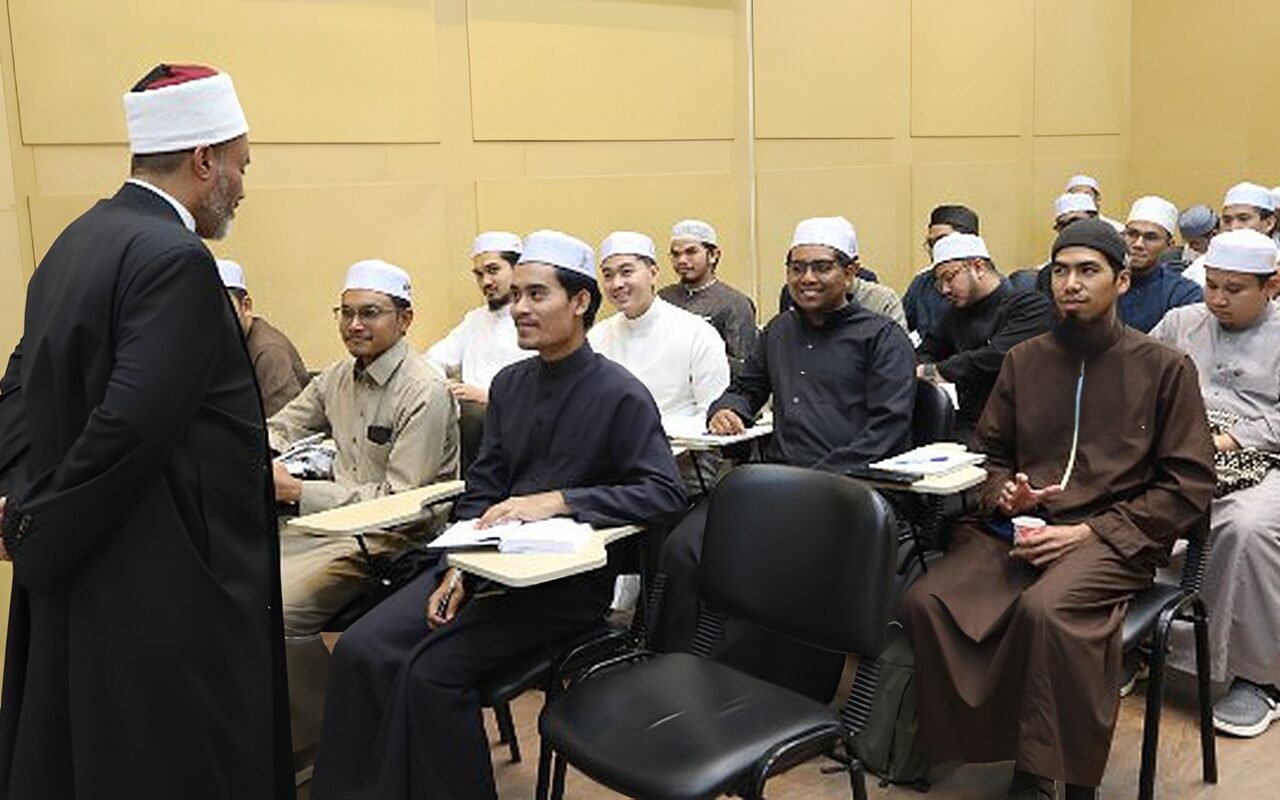دار الإفتاء تواصل تدريب طلاب تايلاند بالأزهر على تحليل الفتاوى وفض المنازعات