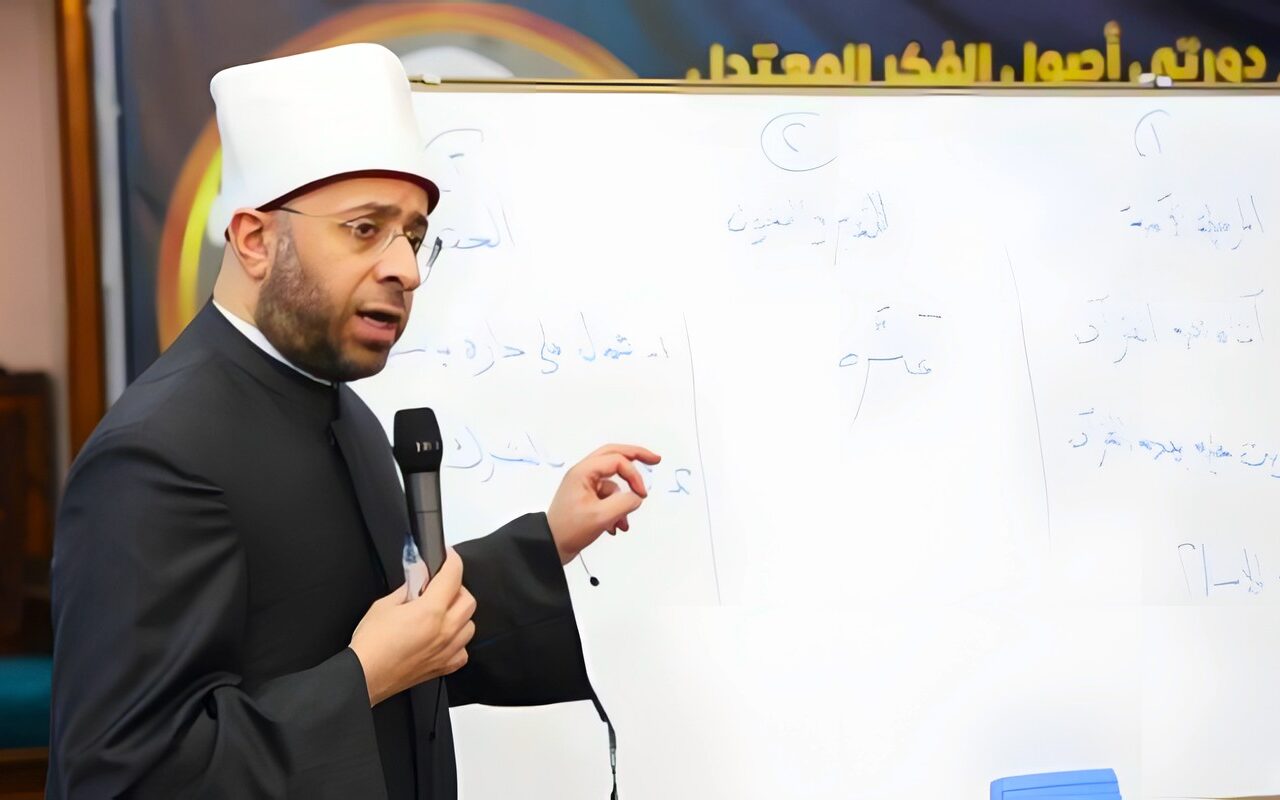 الأوقاف تفتتح دورتي أصول الفكر المعتدل وتحسين الأداء اللغوي.. صور