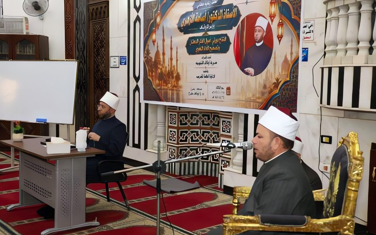 وزير الأوقاف في مسجد زعزع بطوخ: علينا حماية المجتمع من الانحراف الفكري| صور