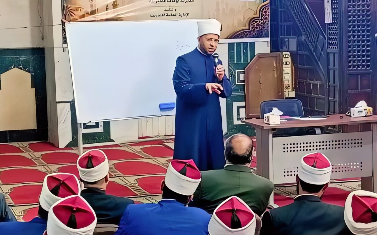 في جولة بدأها فجرًا..وزير الأوقاف يطلق برامج تدريب الأئمة ..صور