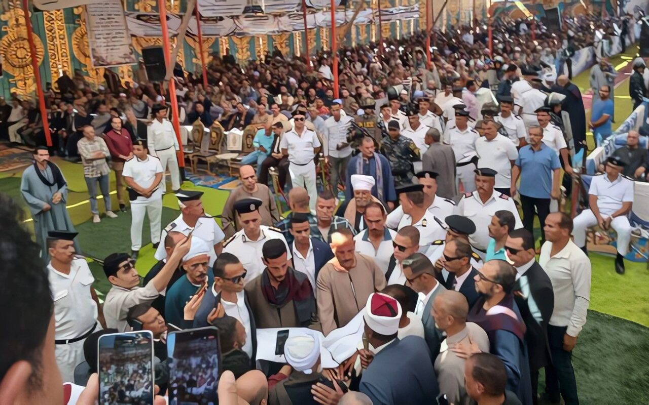 برعاية الإمام الأكبر.. الأزهر ينهي خصومة ثأرية بين عائلتي «آل عبد النعيم» و«آل عبد العزيز» بسوهاج | صور
