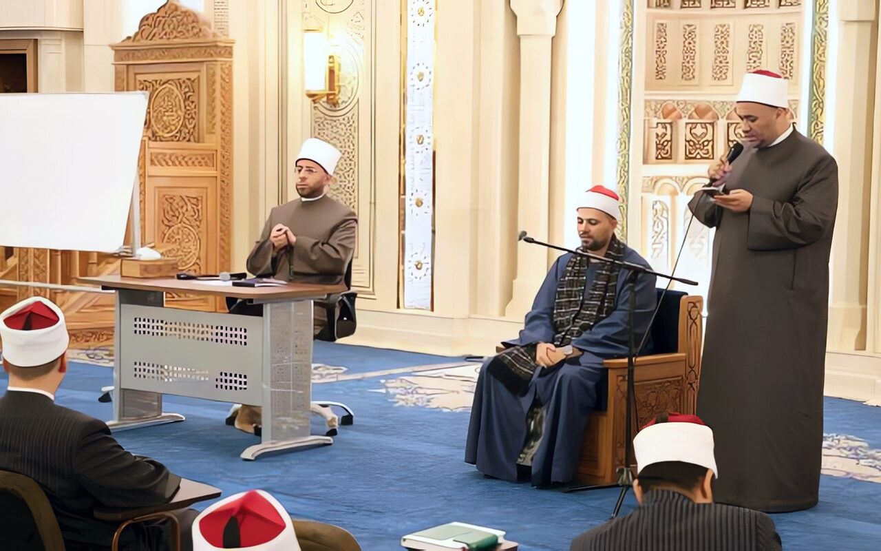 الأزهري بمسجد العزيز بالمقطم: مواجهة التيارات المنحرفة تبدأ ببناء عقول واعية