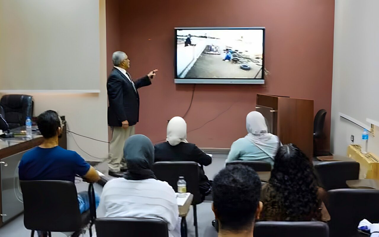 بيطري القاهرة تختتم برنامجا تدريبيا متخصصا في سلوك وتدريب الكلاب (صور)