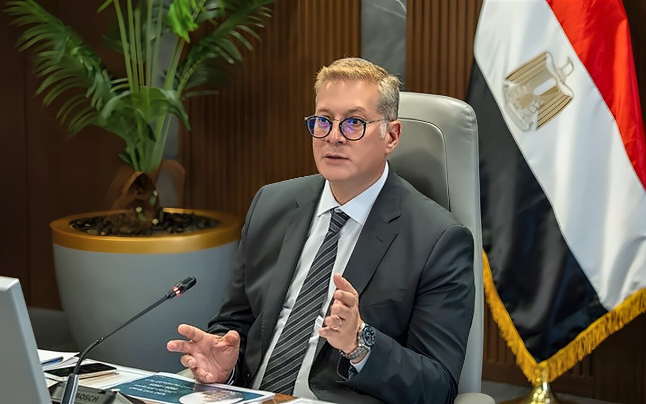 وزير البترول يعين عدد من القيادات بوظيفة مساعدي رؤساء شركات للمهمات والمناقصات