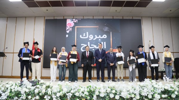رئيس هيئة المحطات النووية يكرّم أبناء العاملين المتفوقين دراسيًا