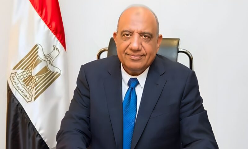 وزير الكهرباء يتابع إطلاق التيار وربط محطة محولات روافع سيناء بالشبكة