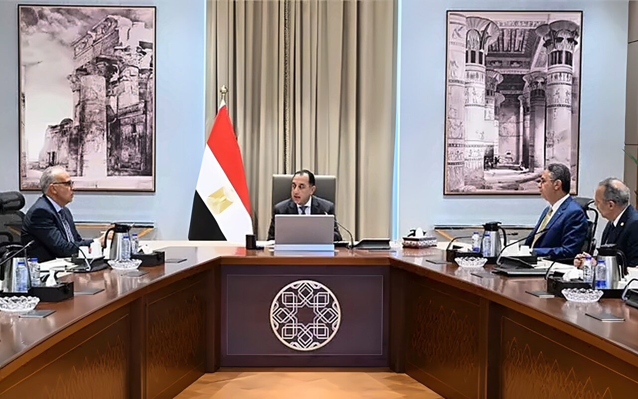 رئيس الوزراء يستعرض محاور جلسة “الأمن الغذائي والمائي: تحديات اليوم وضمانات المستقبل”