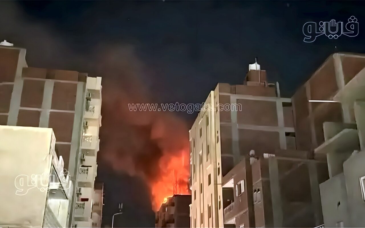 حريق في برج اتصالات أعلى عمارة سكنية بشارع التهريب في مطروح