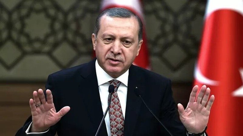 مستشار أردوغان يرجح تقديم انتخابات 2028 بما يتيح للرئيس الترشح مجددا