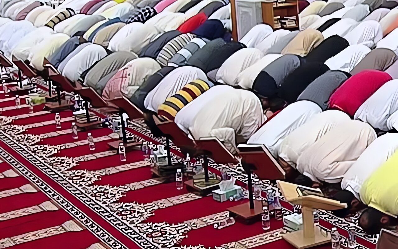 موعد أذان المغرب اليوم الثلاثاء في القاهرة والمحافظات.. ومواقيت الصلاة كاملة