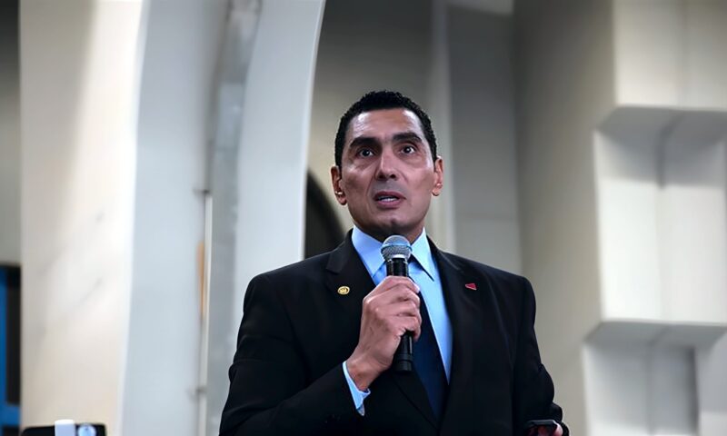 وزير الرياضة يشهد افتتاح بطولة العالم للناشئين تحت 19 سنة للريشة الطائرة
