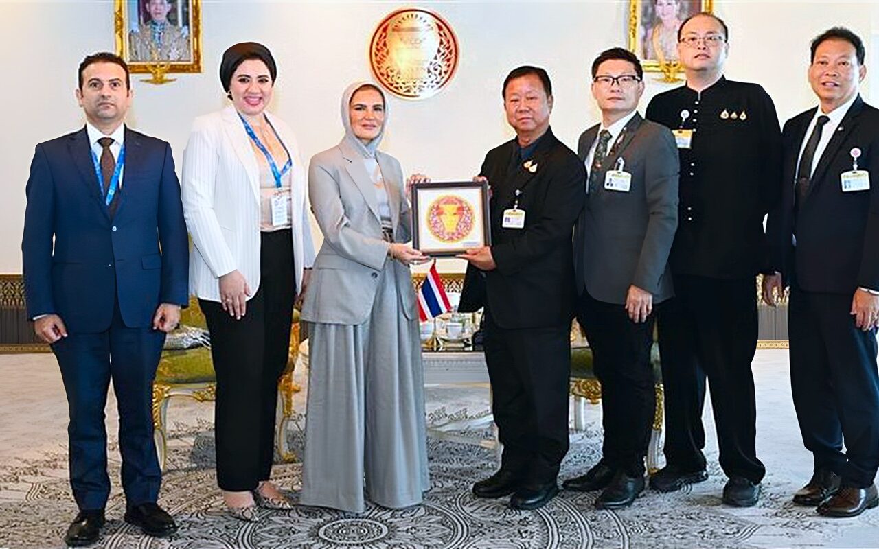 وكيل مالية الشيوخ تبحث مع رئيس لجنة التجارة التايلاندي تعزيز التعاون الثنائي