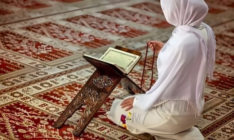 الإفتاء: لا يجوز للمرأة التيمم في هذه الحالة وصلاتها غير صحيحة