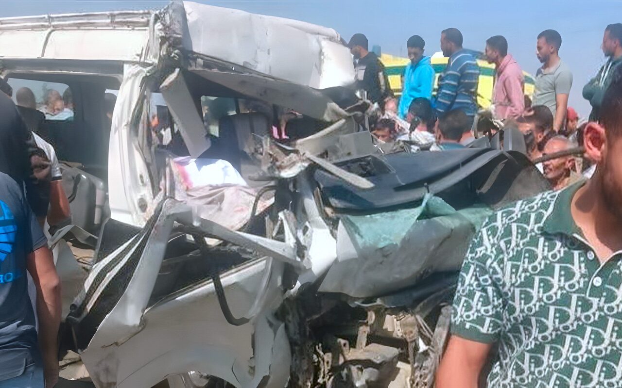الصور الأولى لحادث مصرع شخصين وإصابة 15 آخرين على طريق السنبلاوين