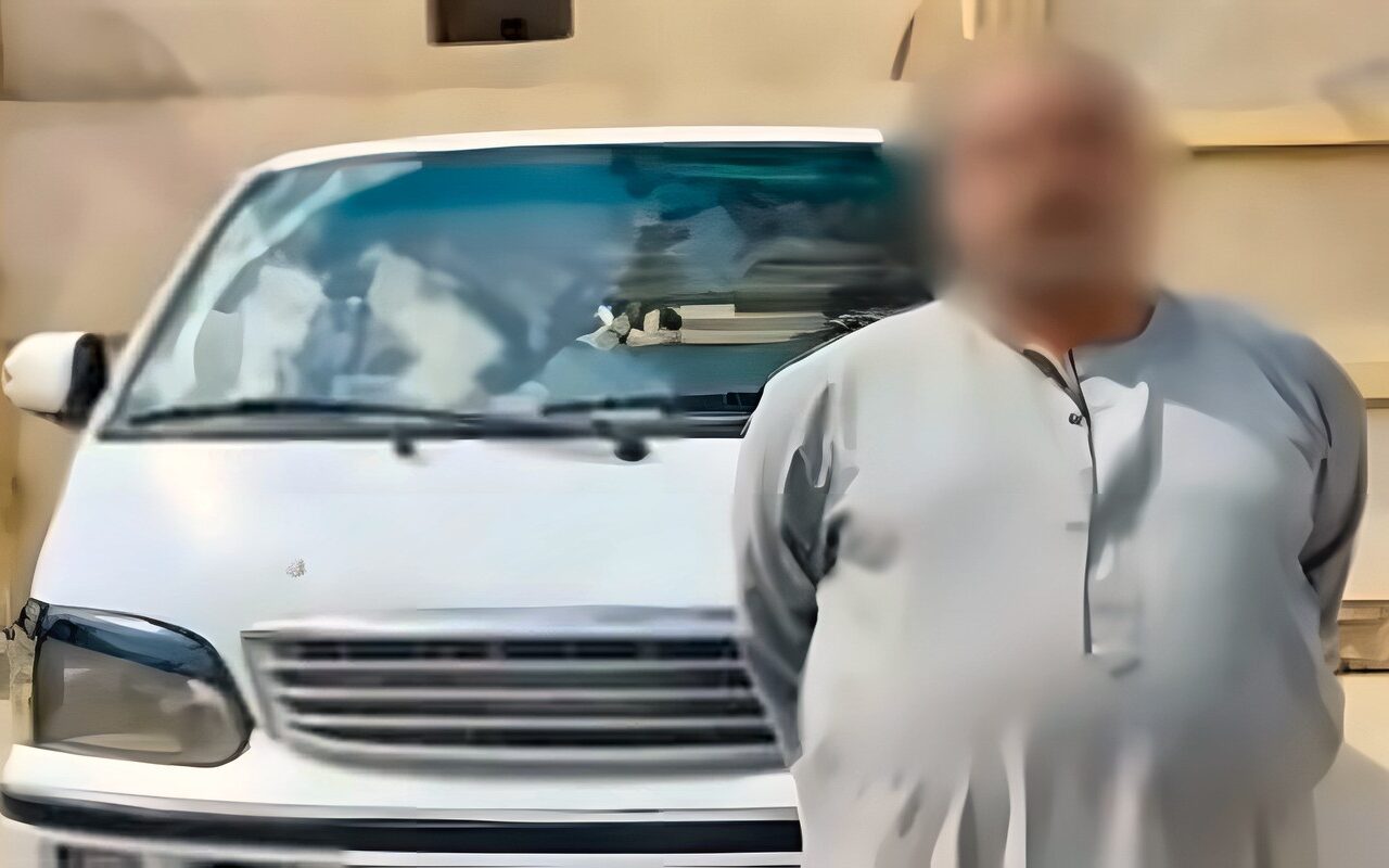 ضبط قائد ميكروباص بعد شكوى مواطن من قيادته برعونة والاصطدام بأسرته في الدقهلية