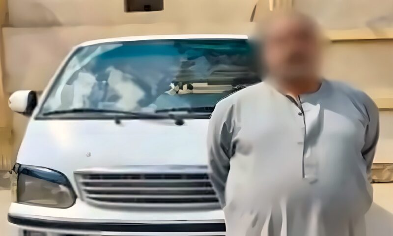 ضبط قائد ميكروباص بعد شكوى مواطن من قيادته برعونة والاصطدام بأسرته في الدقهلية