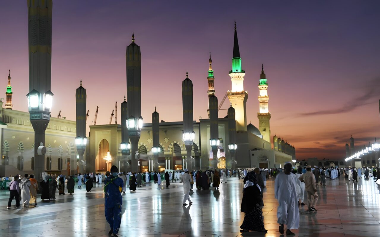 إمام الحرم النبوي للعربية: اعتداء الحوثي على الحرمين إفساد في الأرض