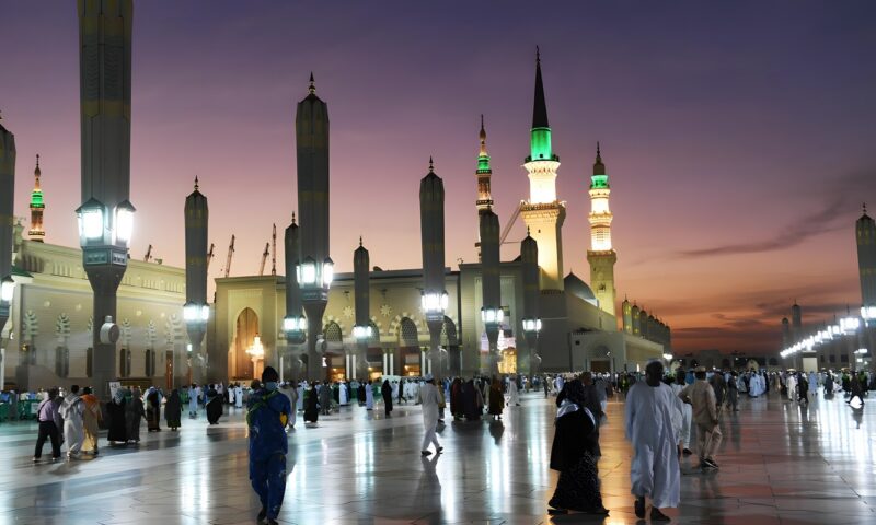 إمام الحرم النبوي للعربية: اعتداء الحوثي على الحرمين إفساد في الأرض