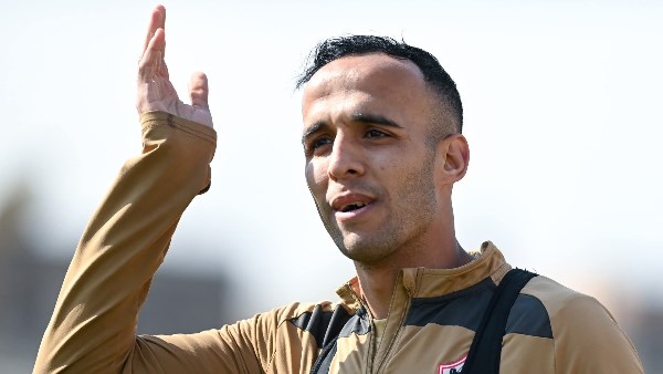 ناصر منسي يعتذر لجماهير الزمالك بعد واقعة إلقاء القميص: حقكم عليّا