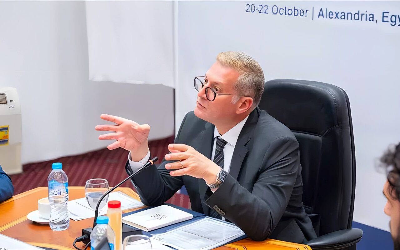 كريم بدوي يبحث مع شركات الطاقة العالمية زيادة إنتاج الغاز وتسريع ضخ الاستثمارات في مصر