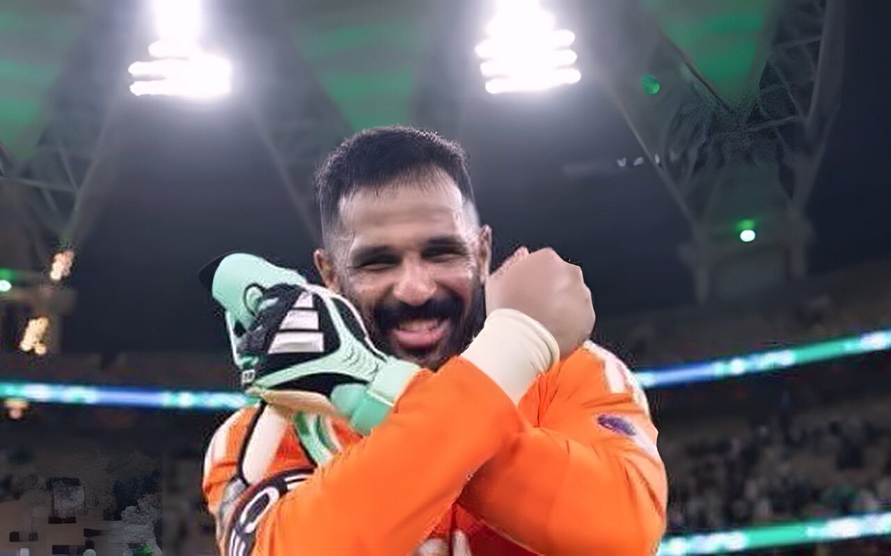 خالد طلعت يشيد بحارس المنتخب السعودي بعد التأهل لنهائي كأس الخليج
