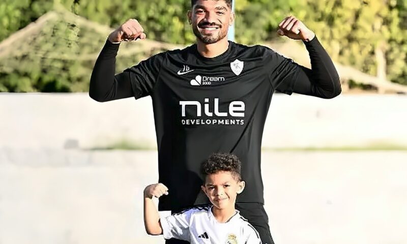 على طريقة الأبطال .. محمد صبحي يُخطط لصناعة حارس جديد برفقة ابنه في تدريبات الزمالك