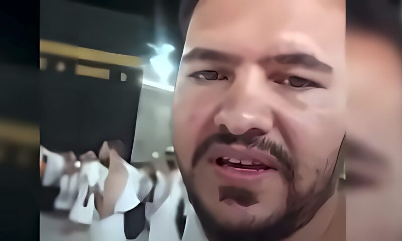 عايز حقي.. شاب مصري يستغيث من أمام الكعبة لاستعادة سبيكة ذهب في بني سويف