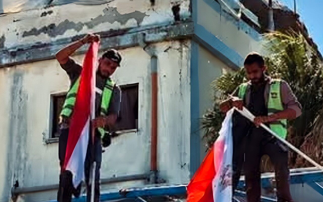 من قلب غزة.. فلسطينيون يرفعون علم مصر احتفالا بذكرى نصر أكتوبر