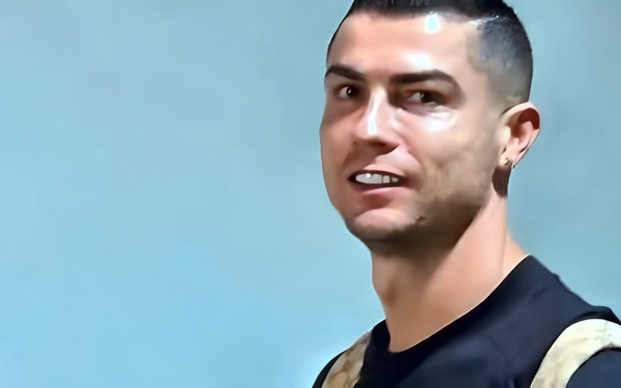 وصول كريستيانو رونالدو إلى ملعب مواجهة الفيصلي .. شاهد
