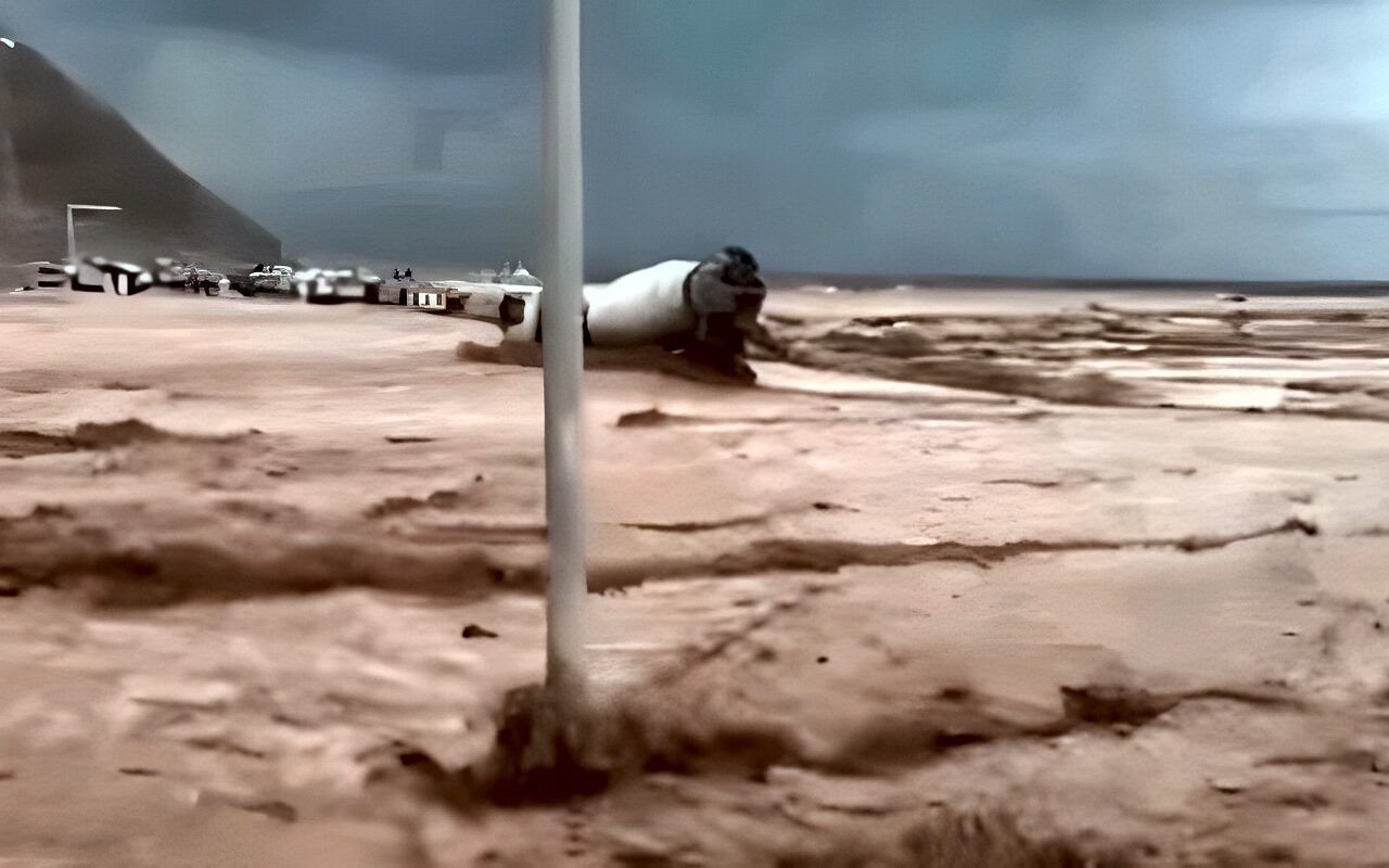 فيديو متداول.. السيول تجتاح نويبع وأنباء عن جرف سيارة بداخلها 3 أشخاص