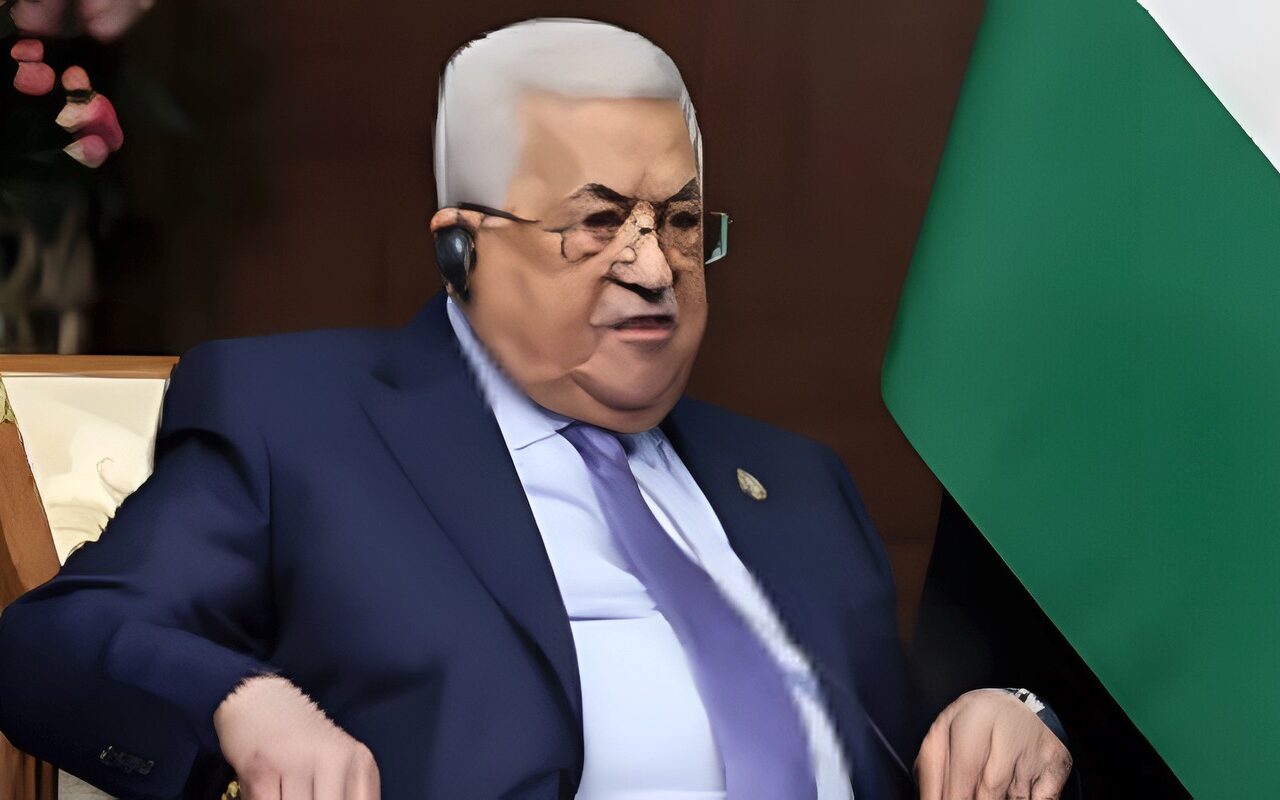 النتائج مطمئنة.. الرئيس الفلسطيني يغادر المستشفى بعد فحوصات طبية