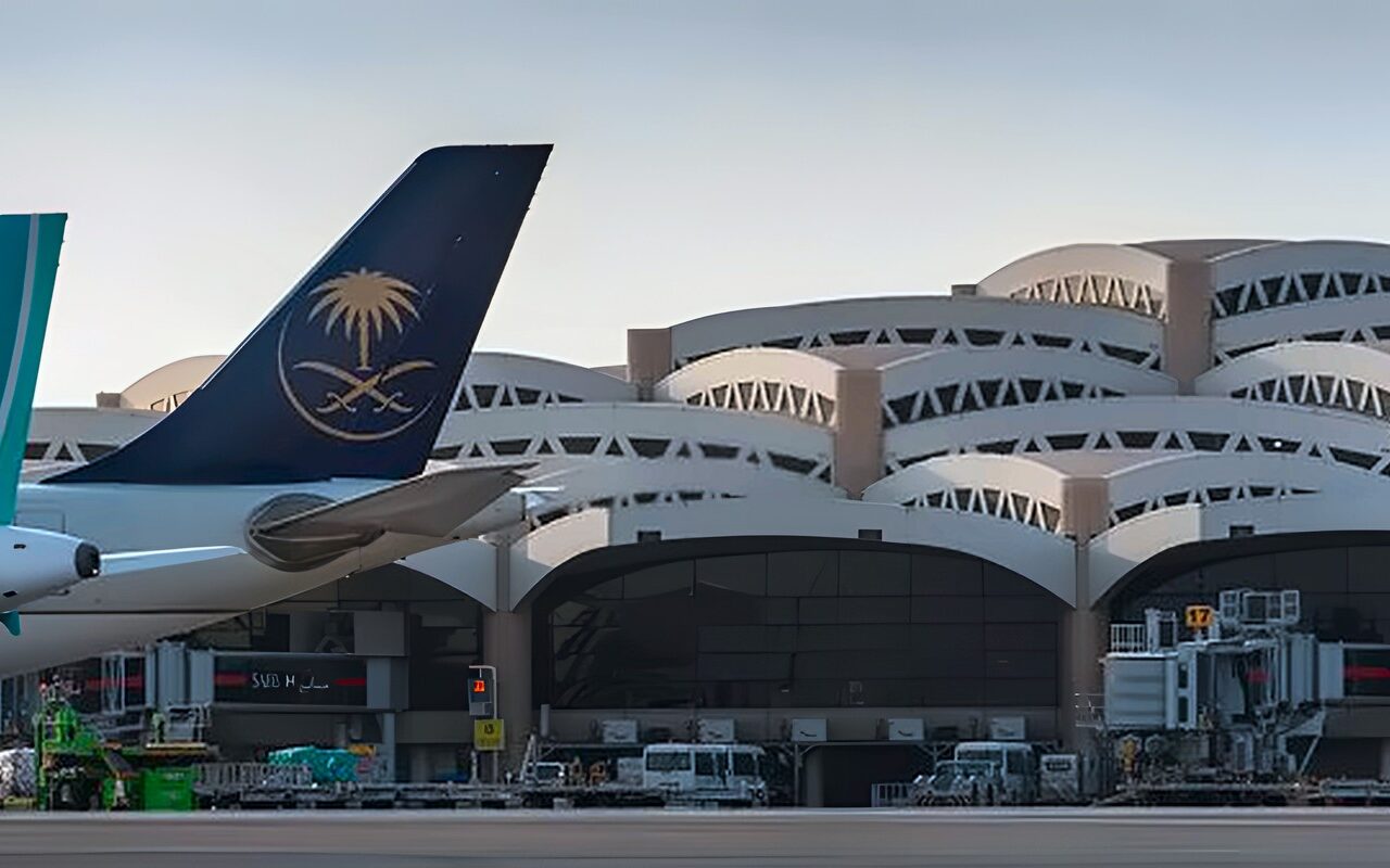 السعودية تعلن استئناف العمليات التشغيلية بمطار الملك خالد الدولي
