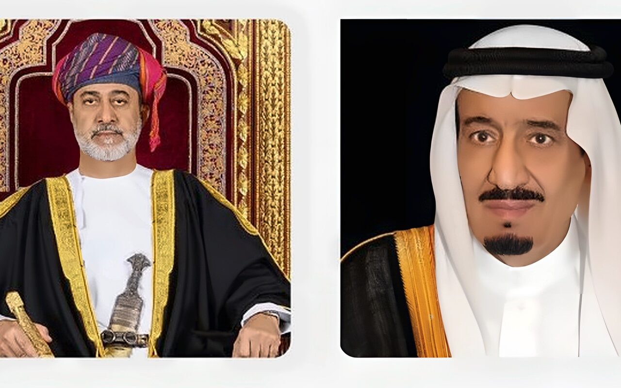رسالة عاجلة من خادم الحرمين إلى سلطان عمان
