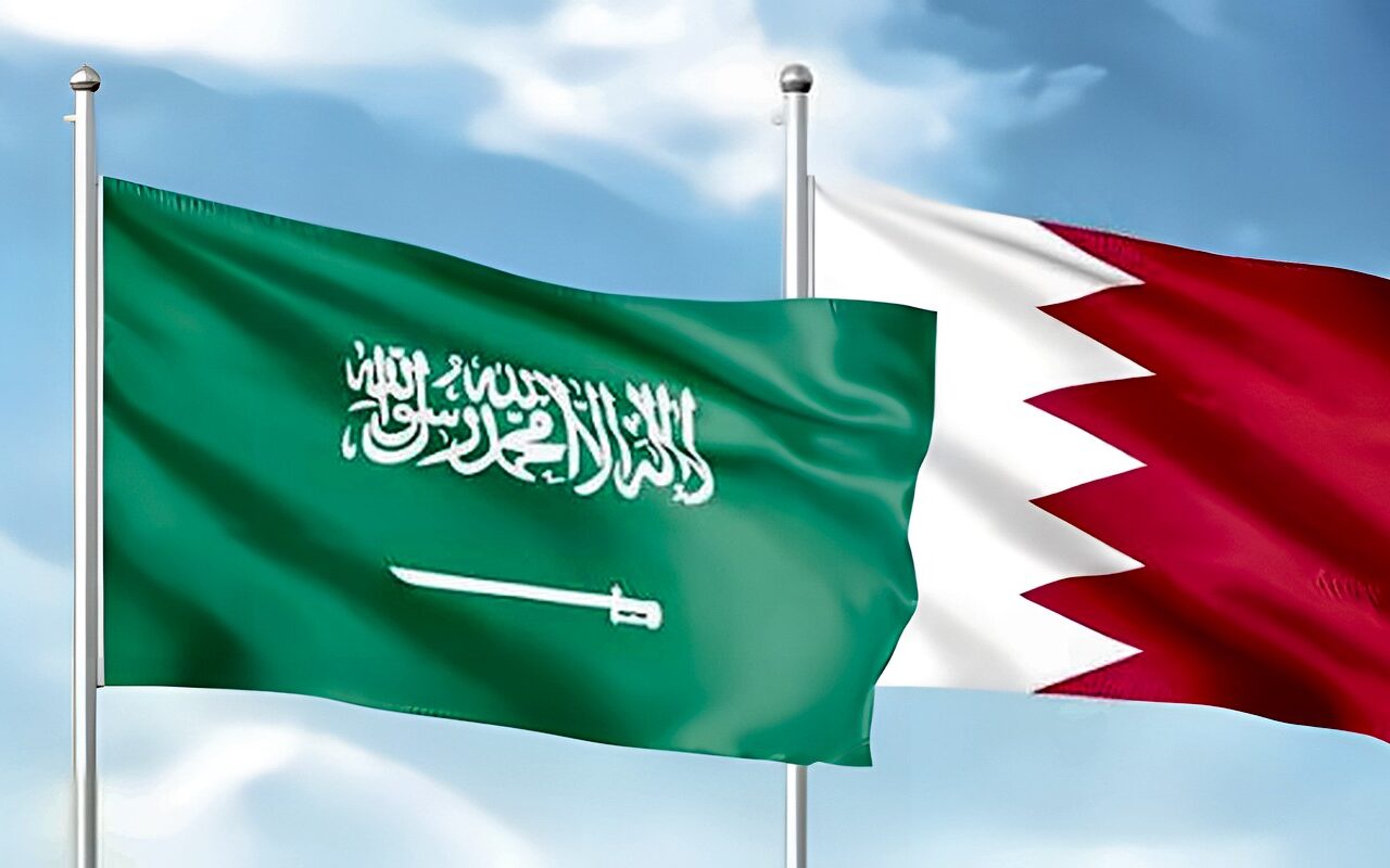 البحرين تعلن دعمها التام لكل ما تتخذه السعودية من إجراءات لصون سيادتها وأمنها