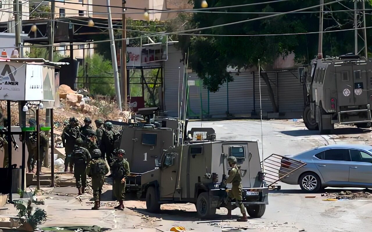 قوات الاحتلال تقتحم 13 بلدة في الضفة الغربية وتعتقل عشرات الفلسطينيين
