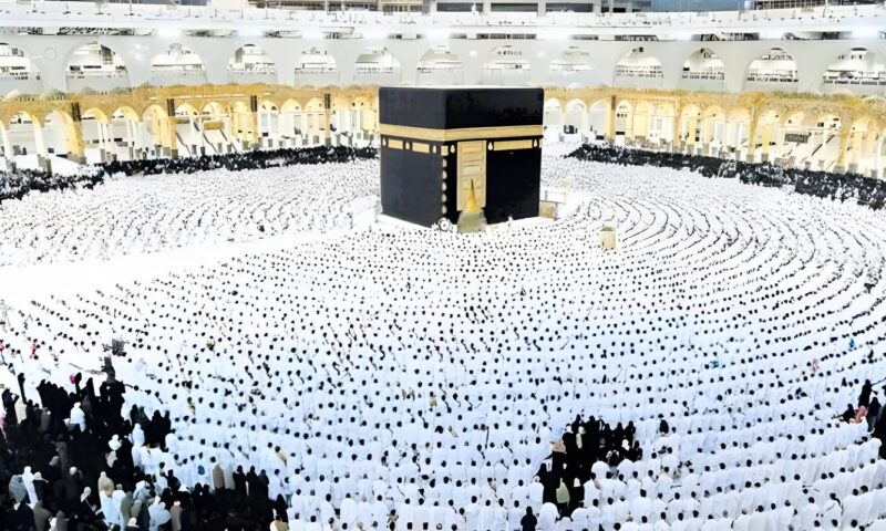 هل يجوز أداء أكثر من عمرة في اليوم الواحد؟.. أمين الفتوى يجيب